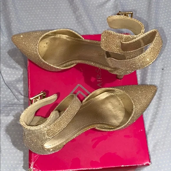 Elegant Gold Women's Heels - Picture 1 of 5